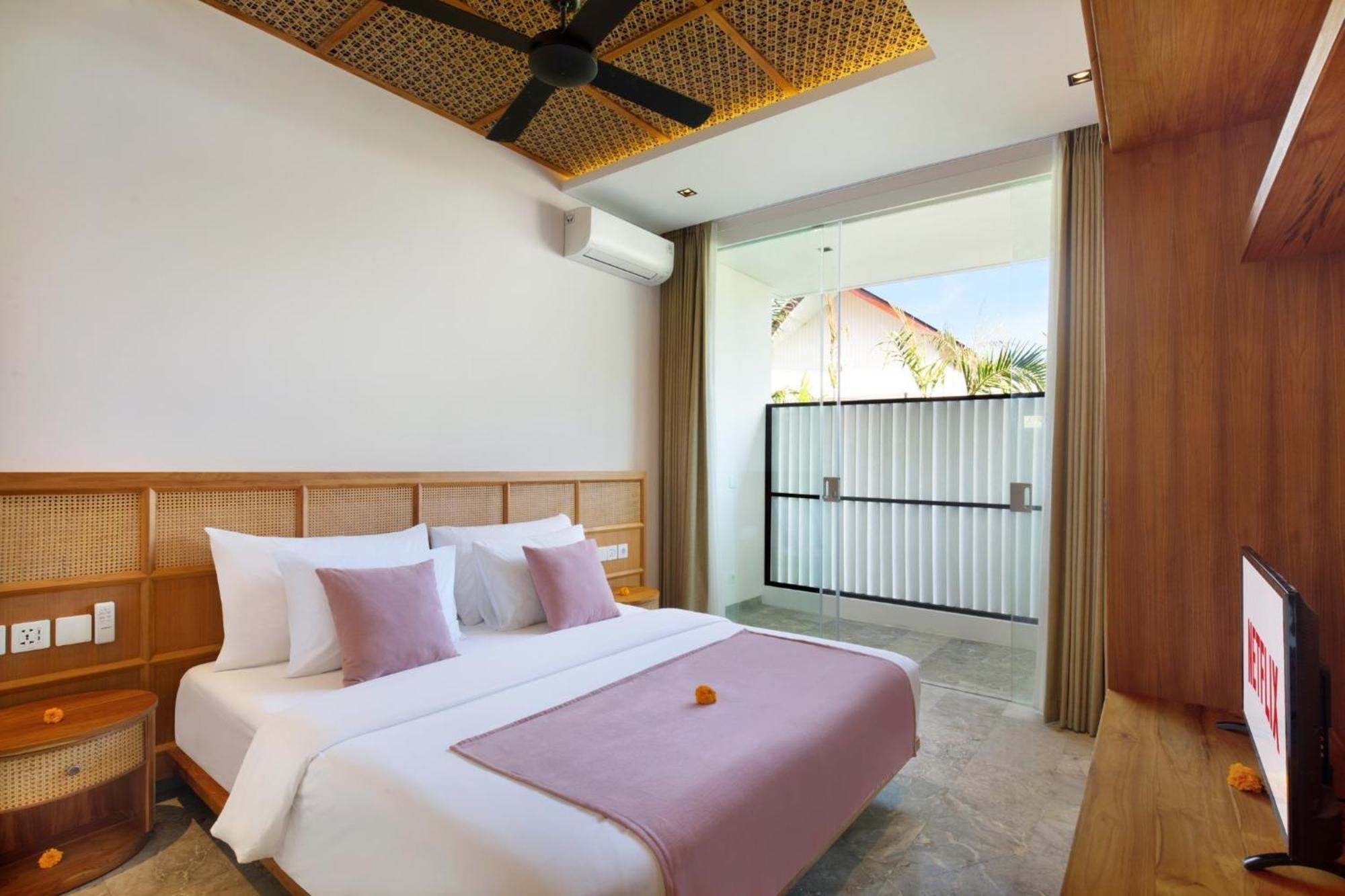 Eight Palms Villa Seminyak By Ini Vie Hospitality ภายนอก รูปภาพ