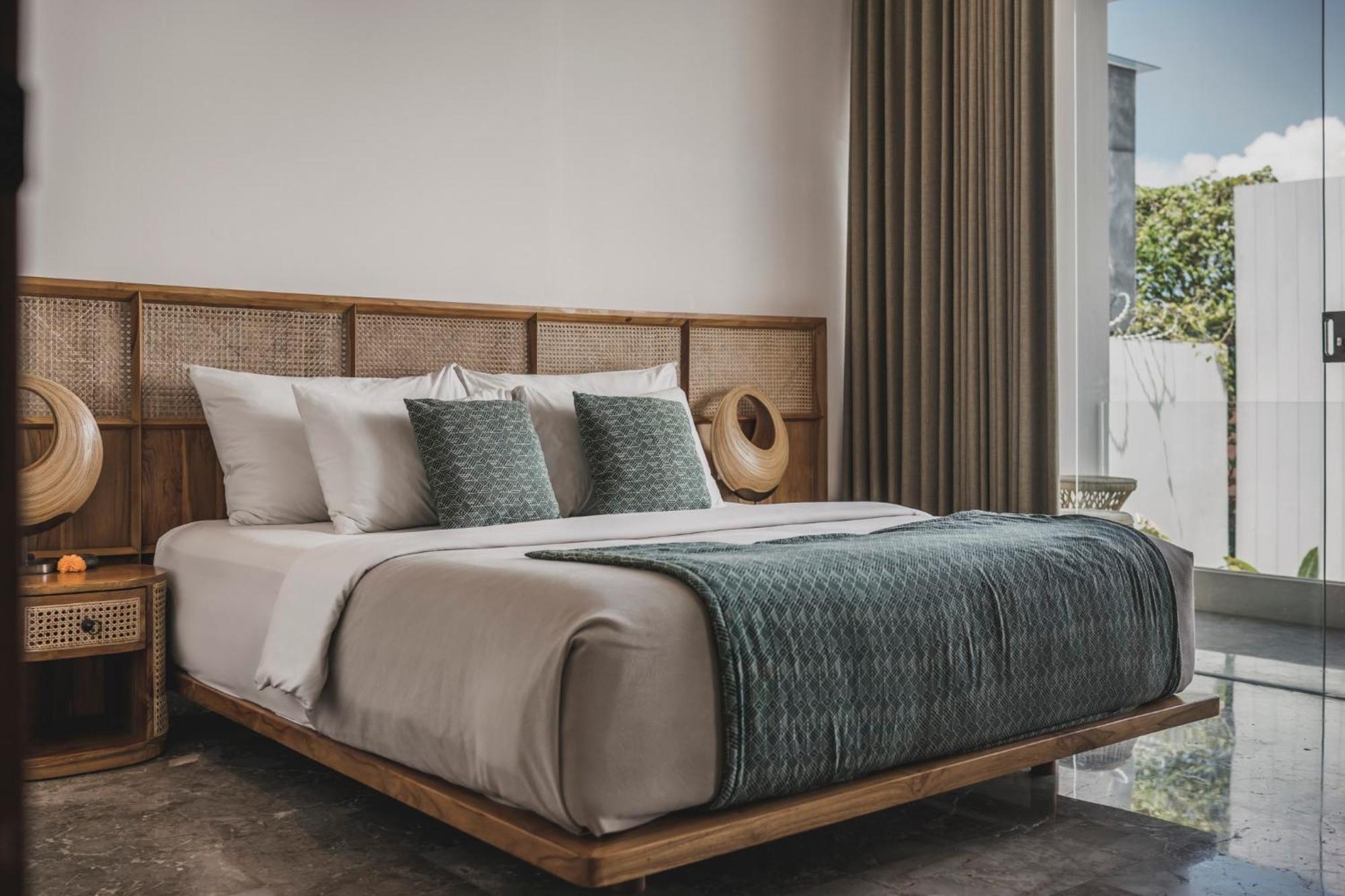 Eight Palms Villa Seminyak By Ini Vie Hospitality ภายนอก รูปภาพ