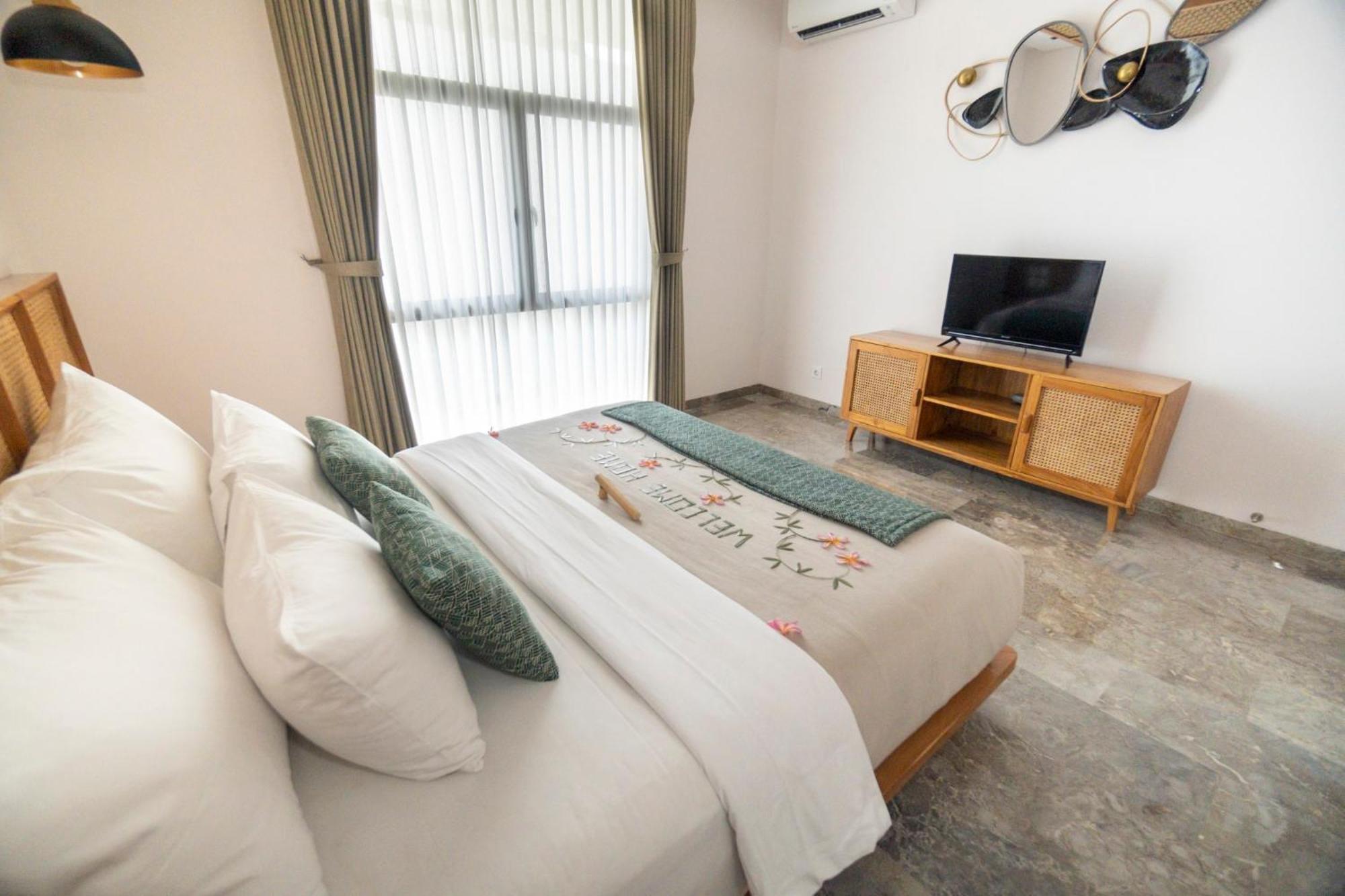 Eight Palms Villa Seminyak By Ini Vie Hospitality ภายนอก รูปภาพ