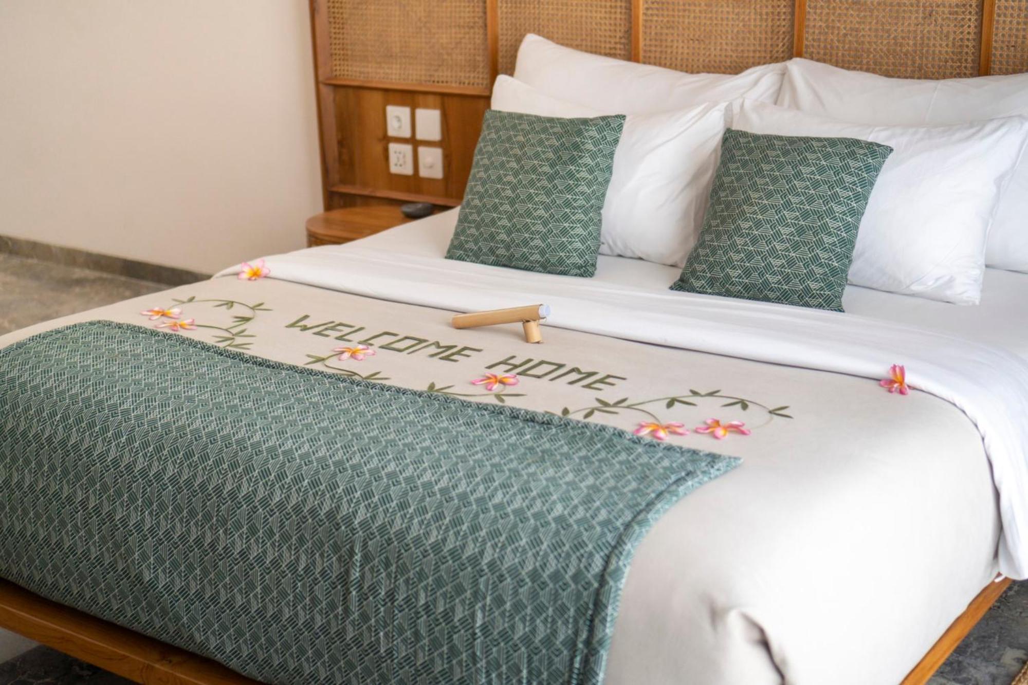 Eight Palms Villa Seminyak By Ini Vie Hospitality ภายนอก รูปภาพ